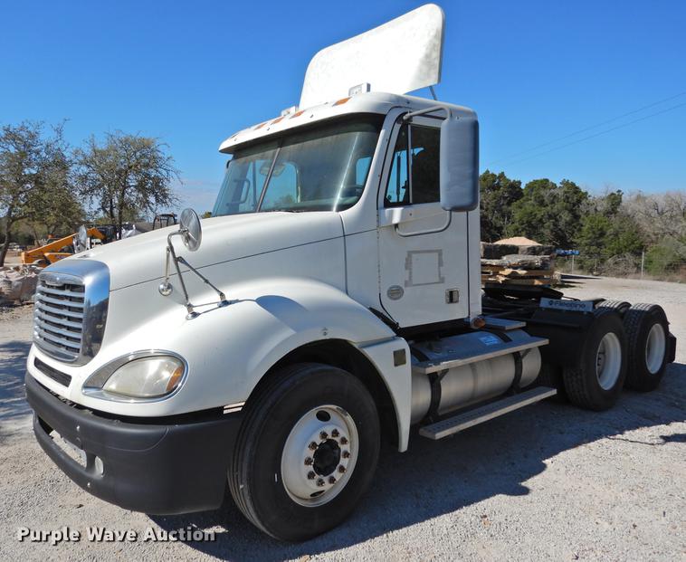 image for item DF2547 2009 Freightliner CL120 semi truck
