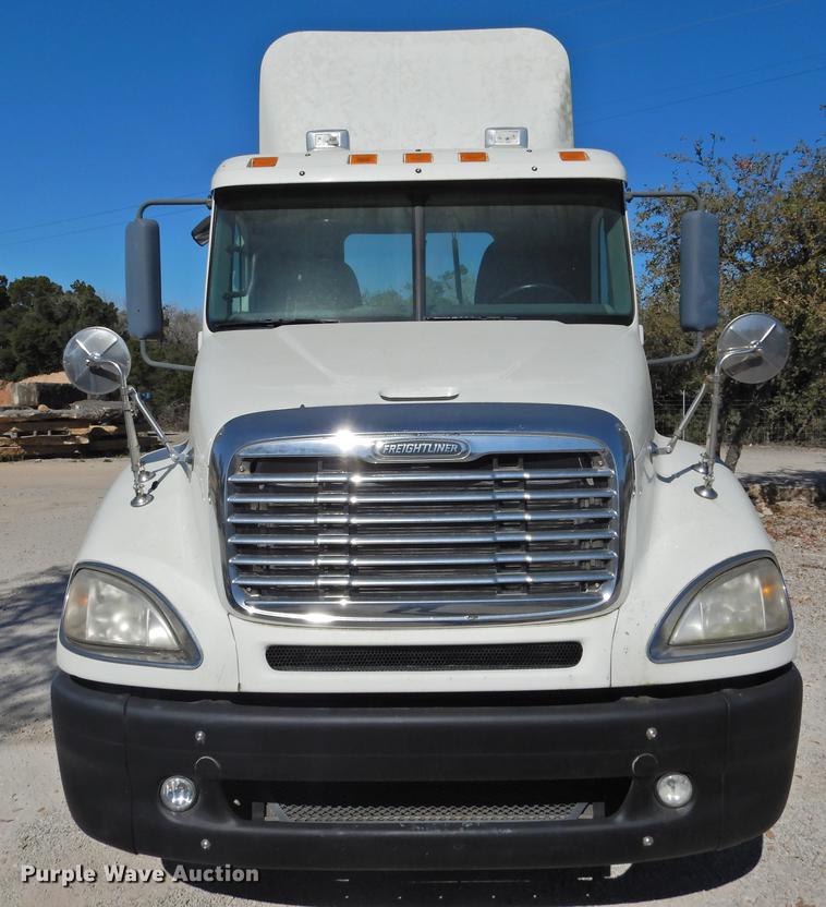 image for item DF2547 2009 Freightliner CL120 semi truck