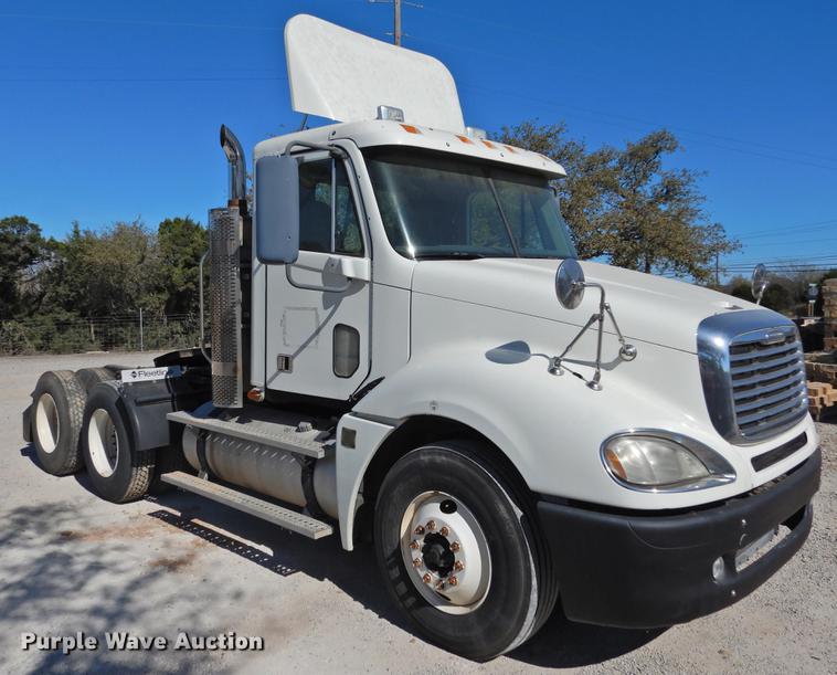 image for item DF2547 2009 Freightliner CL120 semi truck