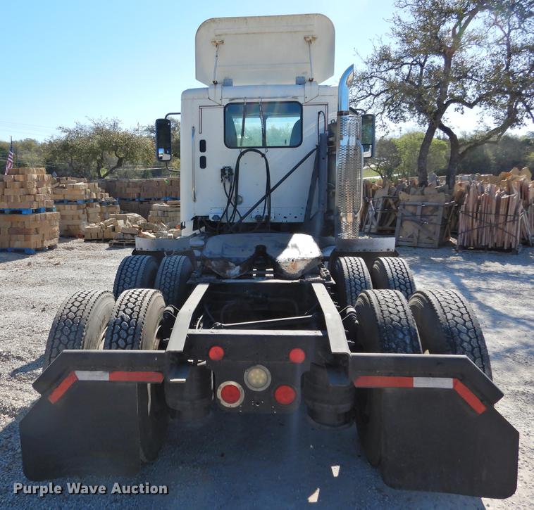 image for item DF2547 2009 Freightliner CL120 semi truck