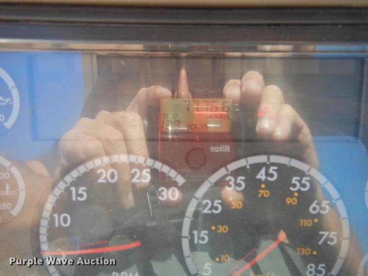 image for item DF2547 2009 Freightliner CL120 semi truck