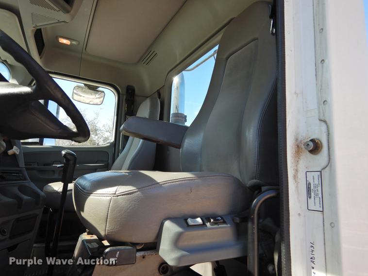 image for item DF2547 2009 Freightliner CL120 semi truck