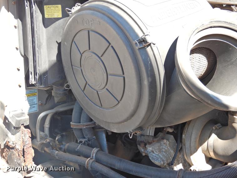 image for item DF2547 2009 Freightliner CL120 semi truck