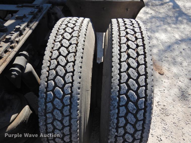 image for item DF2547 2009 Freightliner CL120 semi truck