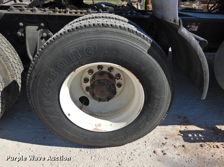 image for item DF2547 2009 Freightliner CL120 semi truck