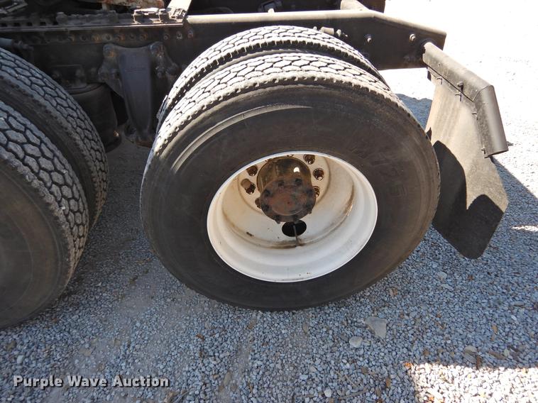 image for item DF2547 2009 Freightliner CL120 semi truck