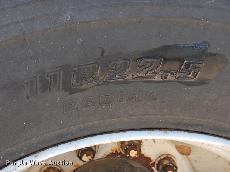 image for item DF2547 2009 Freightliner CL120 semi truck