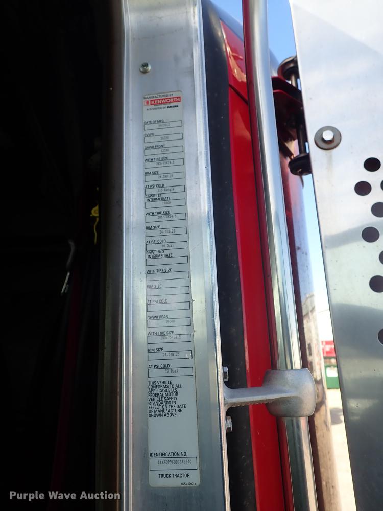 image for item DF8750 2013 Kenworth T660 semi truck