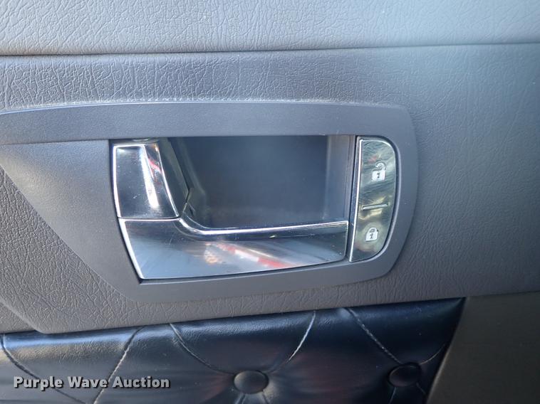 image for item DF8750 2013 Kenworth T660 semi truck