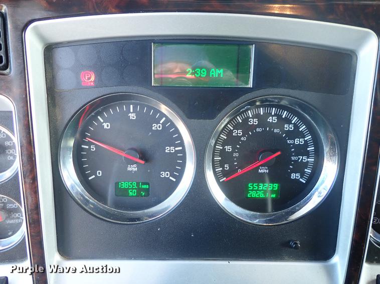 image for item DF8750 2013 Kenworth T660 semi truck