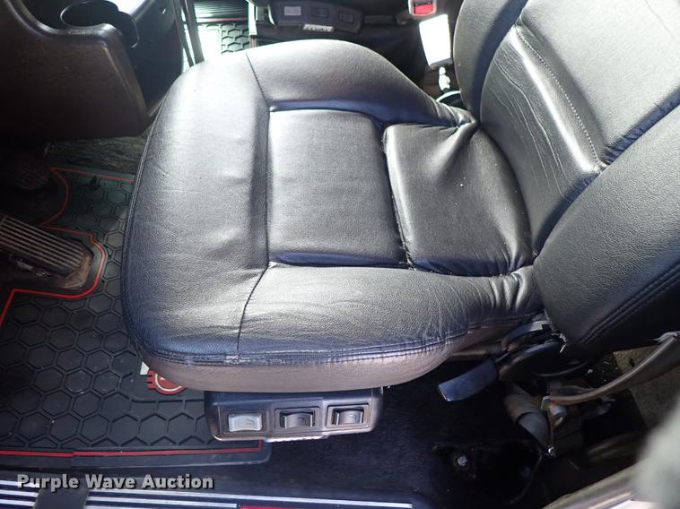 image for item DF8750 2013 Kenworth T660 semi truck