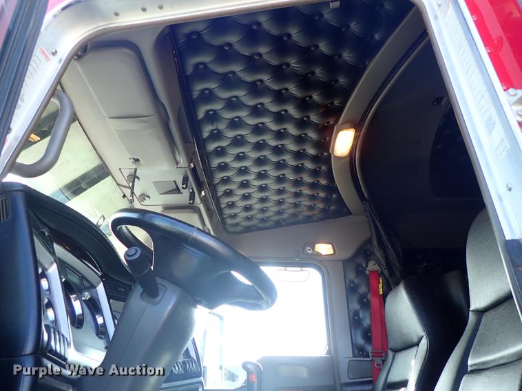 image for item DF8750 2013 Kenworth T660 semi truck