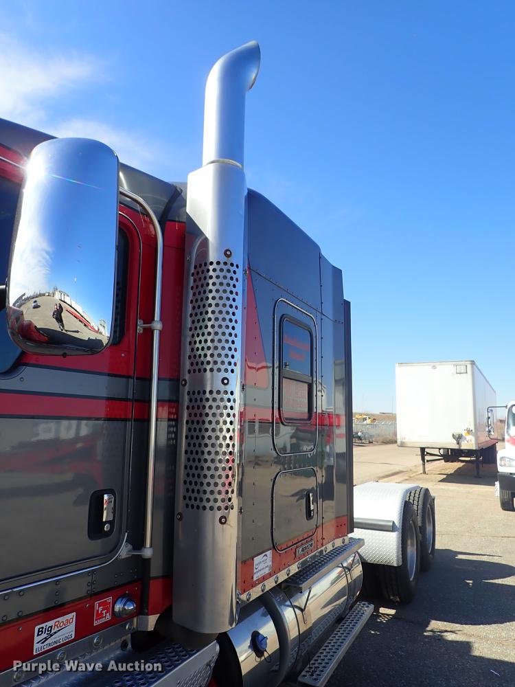 image for item DF8750 2013 Kenworth T660 semi truck