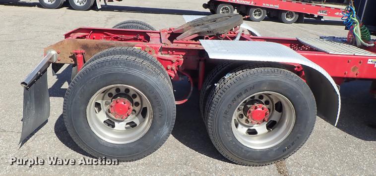 image for item DF8750 2013 Kenworth T660 semi truck