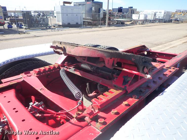 image for item DF8750 2013 Kenworth T660 semi truck