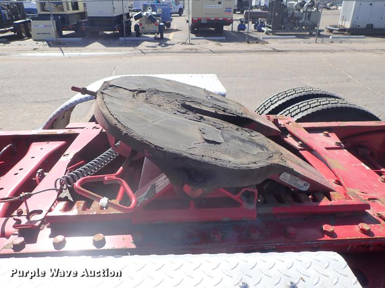 image for item DF8750 2013 Kenworth T660 semi truck