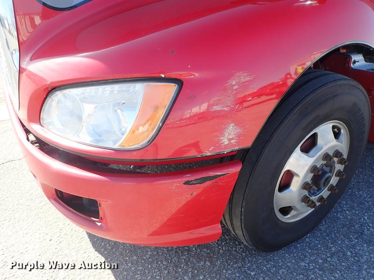 image for item DF8750 2013 Kenworth T660 semi truck