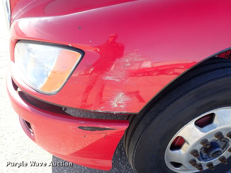 image for item DF8750 2013 Kenworth T660 semi truck