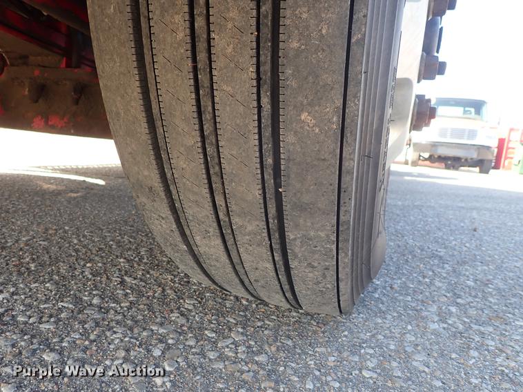 image for item DF8750 2013 Kenworth T660 semi truck