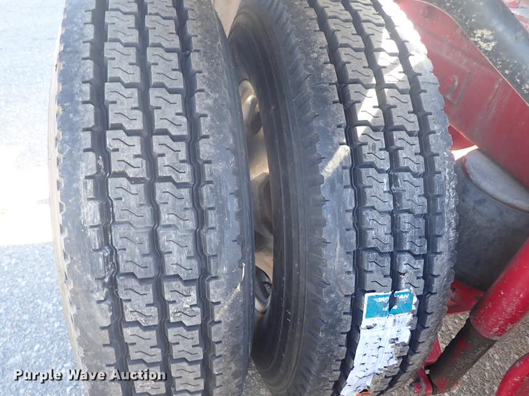 image for item DF8750 2013 Kenworth T660 semi truck