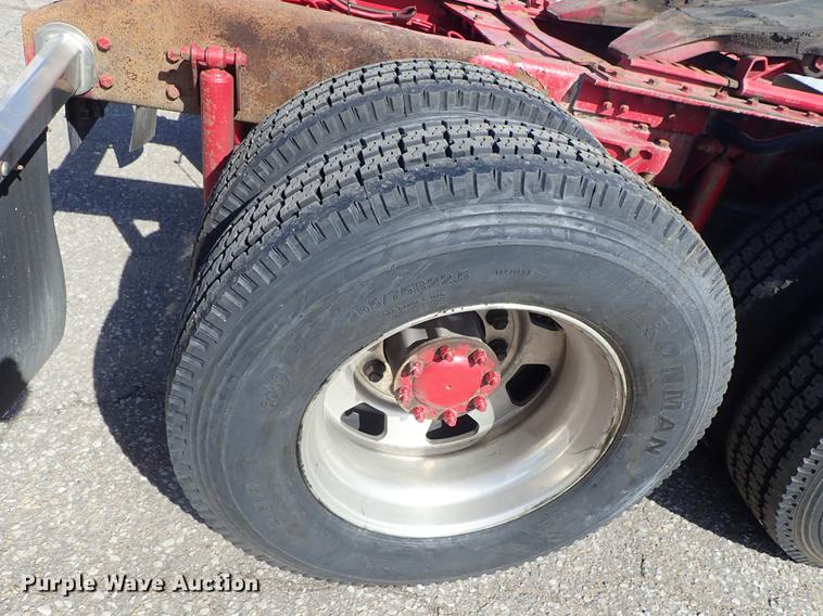 image for item DF8750 2013 Kenworth T660 semi truck