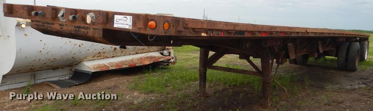 image for item DG1087 2000 Dorsey flatbed trailer