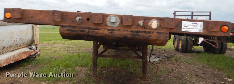 image for item DG1087 2000 Dorsey flatbed trailer