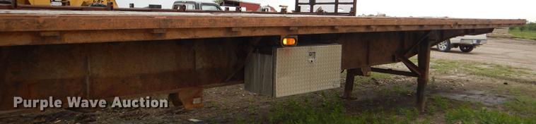 image for item DG1087 2000 Dorsey flatbed trailer