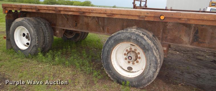 image for item DG1087 2000 Dorsey flatbed trailer