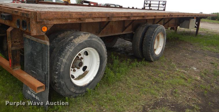 image for item DG1087 2000 Dorsey flatbed trailer