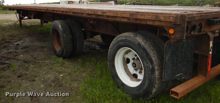 image for item DG1087 2000 Dorsey flatbed trailer