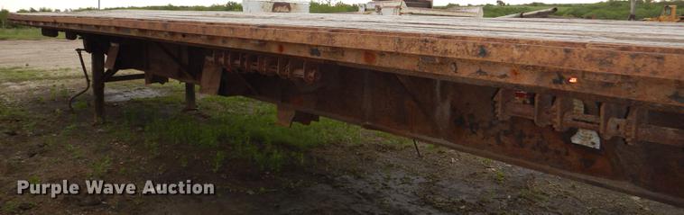 image for item DG1087 2000 Dorsey flatbed trailer