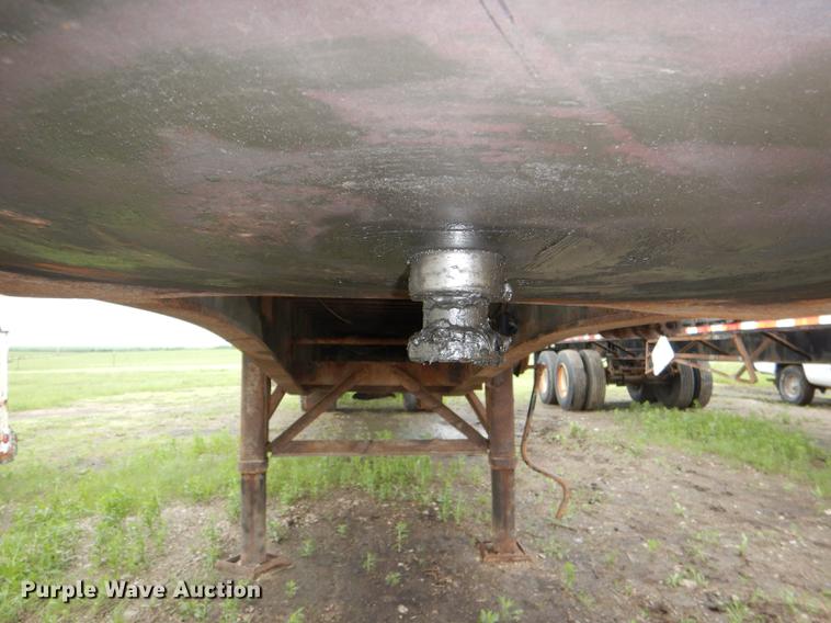 image for item DG1087 2000 Dorsey flatbed trailer