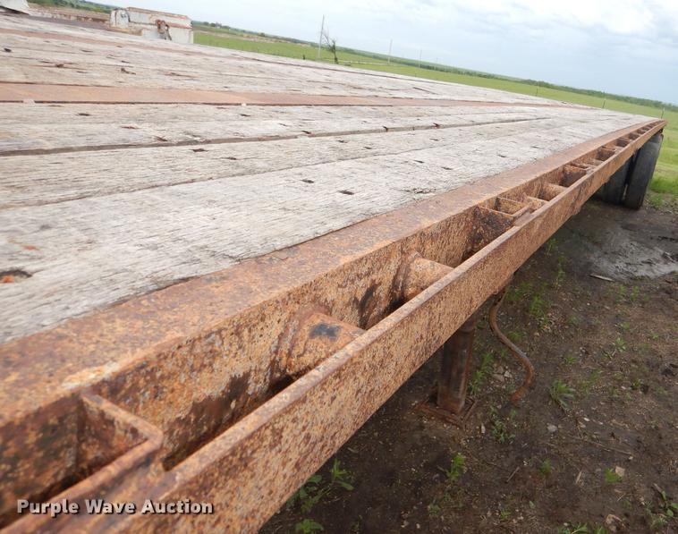 image for item DG1087 2000 Dorsey flatbed trailer