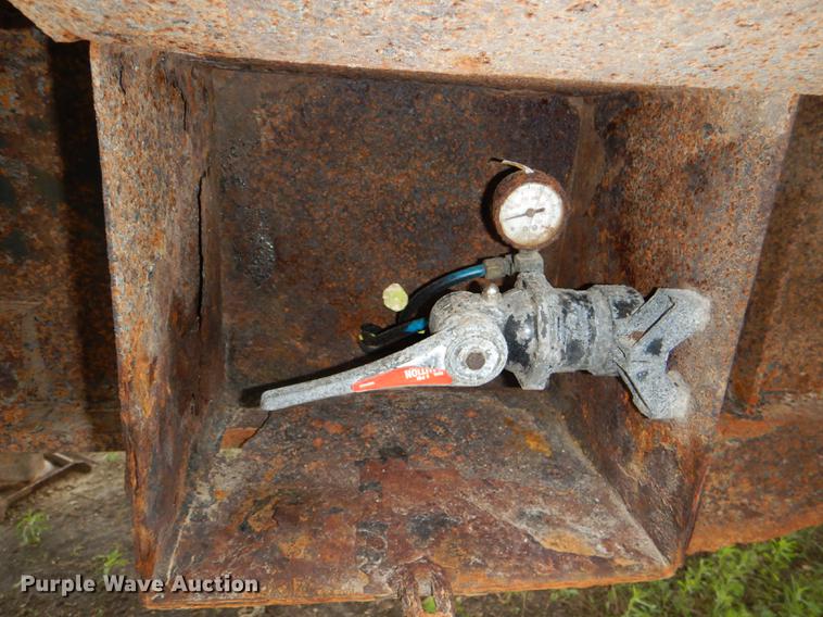 image for item DG1087 2000 Dorsey flatbed trailer