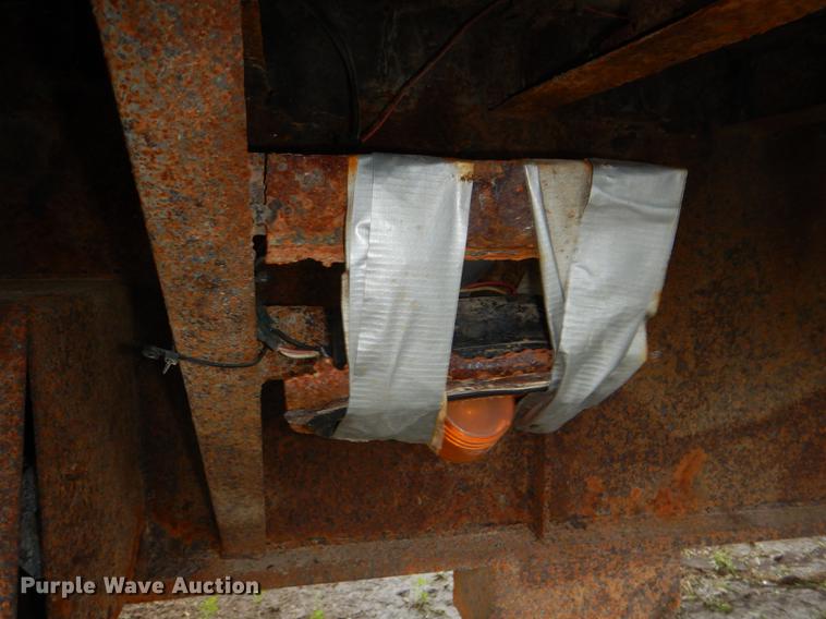 image for item DG1087 2000 Dorsey flatbed trailer