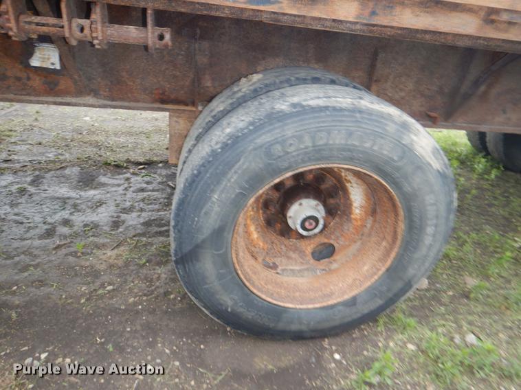 image for item DG1087 2000 Dorsey flatbed trailer