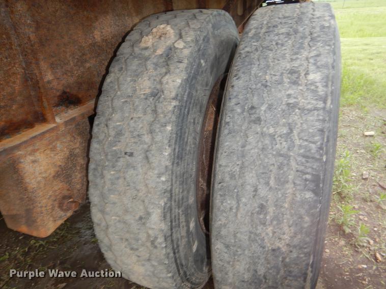 image for item DG1087 2000 Dorsey flatbed trailer