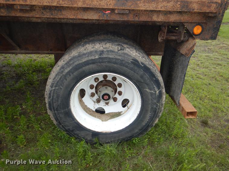 image for item DG1087 2000 Dorsey flatbed trailer