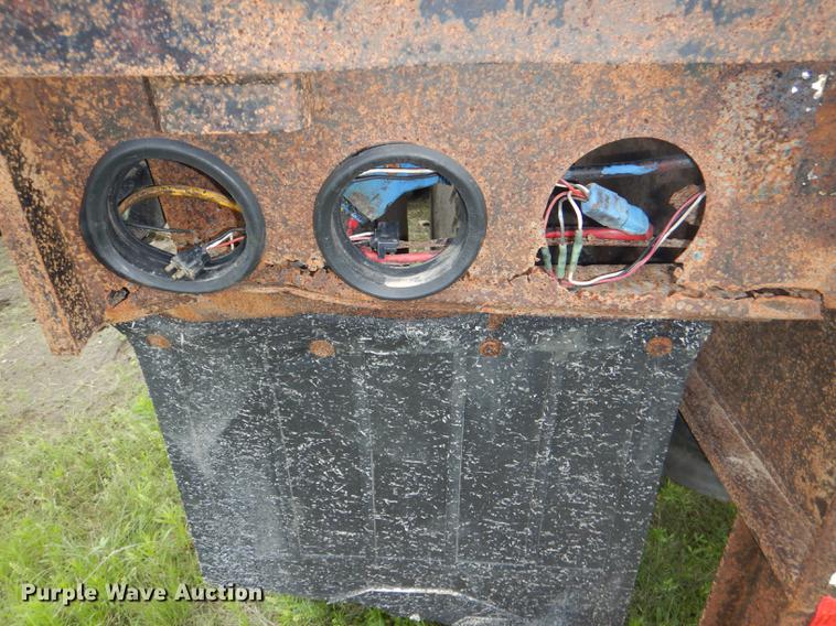 image for item DG1087 2000 Dorsey flatbed trailer