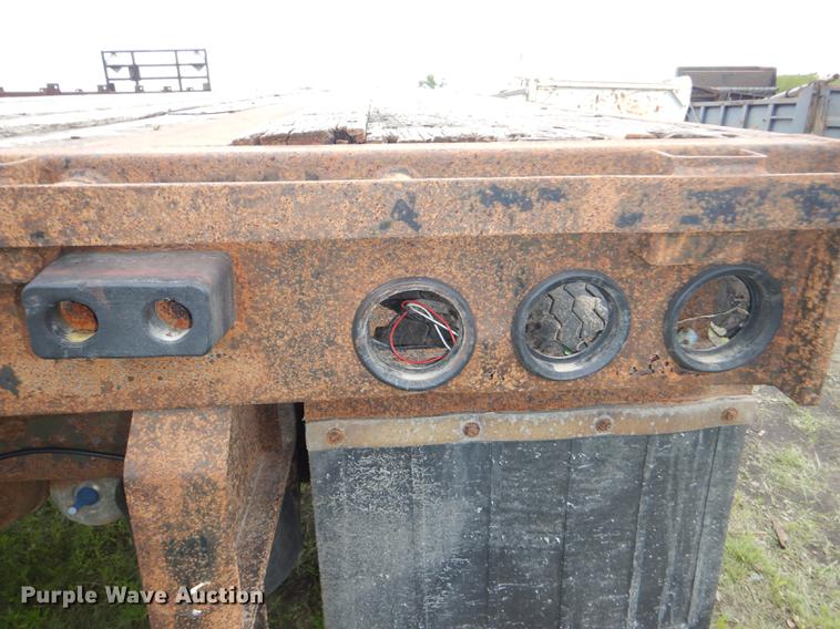 image for item DG1087 2000 Dorsey flatbed trailer
