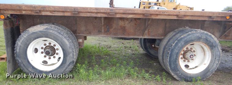 image for item DG1087 2000 Dorsey flatbed trailer