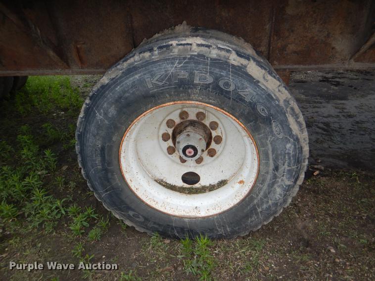 image for item DG1087 2000 Dorsey flatbed trailer