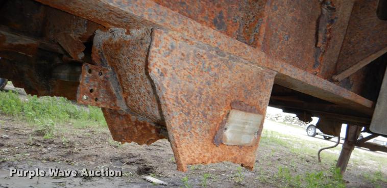 image for item DG1087 2000 Dorsey flatbed trailer