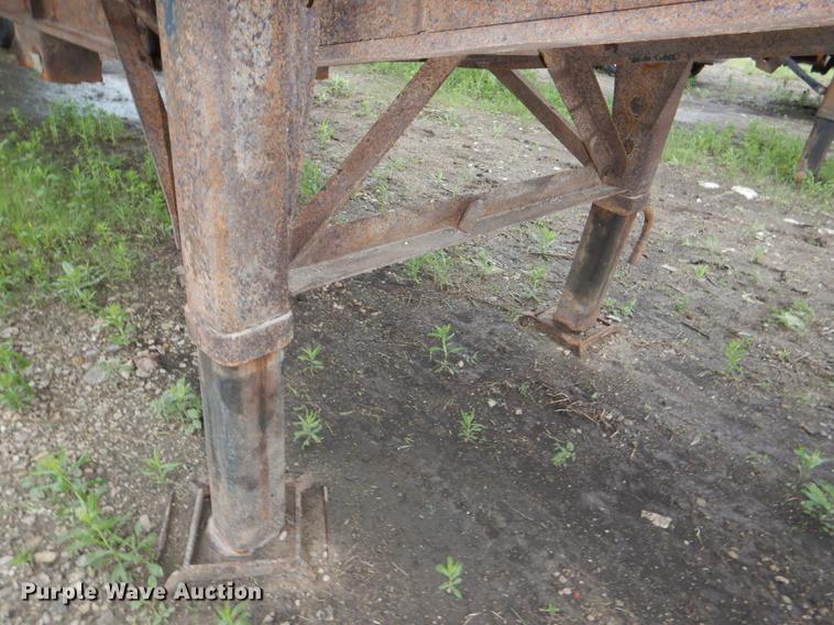 image for item DG1087 2000 Dorsey flatbed trailer