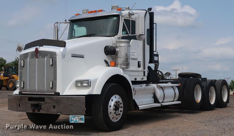 image for item DG4006 2011 Kenworth T800 semi truck