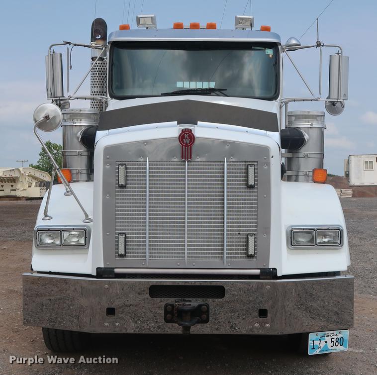 image for item DG4006 2011 Kenworth T800 semi truck