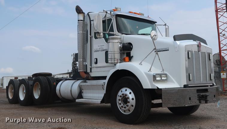 image for item DG4006 2011 Kenworth T800 semi truck
