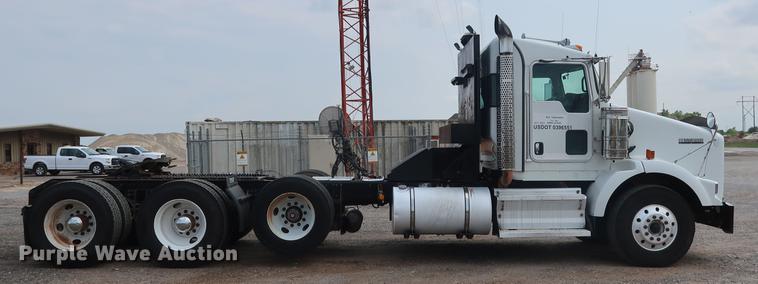 image for item DG4006 2011 Kenworth T800 semi truck