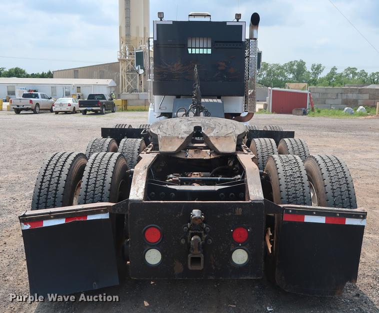 image for item DG4006 2011 Kenworth T800 semi truck